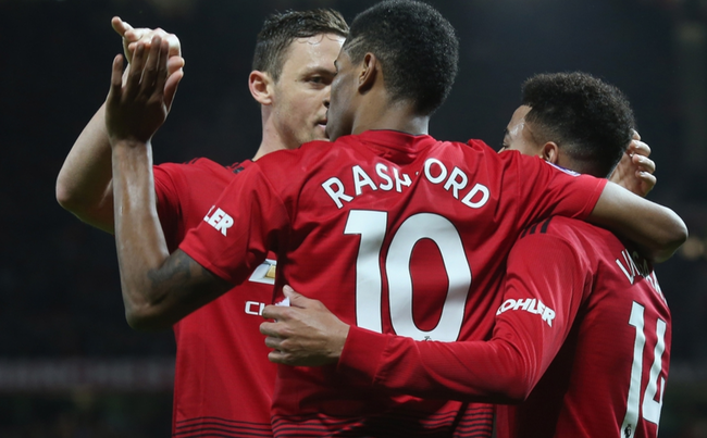 科莫迎接新 科莫迎接新